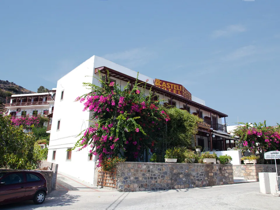 Εξωτερική άποψη του Casteli Hotel στη Σκάλα