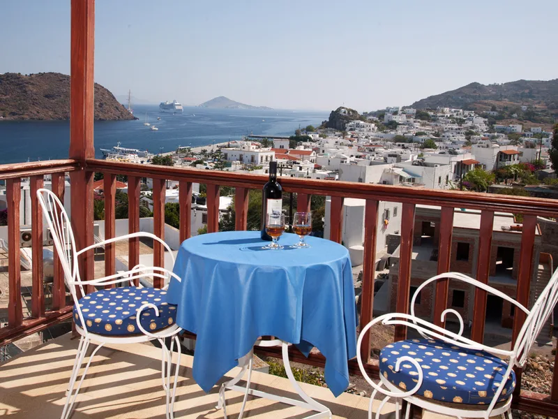 Θέα στο λιμάνι της Σκάλας από το Casteli Hotel